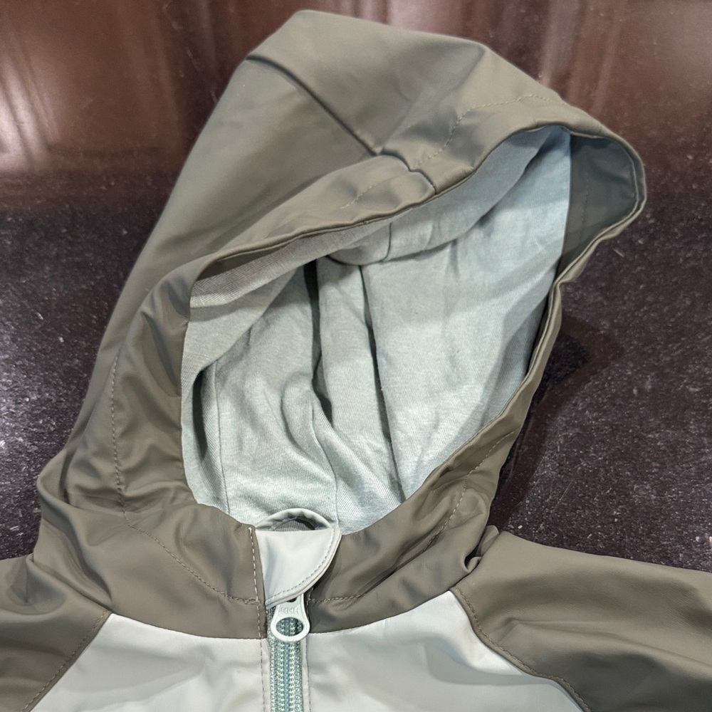 Kids Green Hooded  rain ☔️. Jacket - Picture 5 of 7